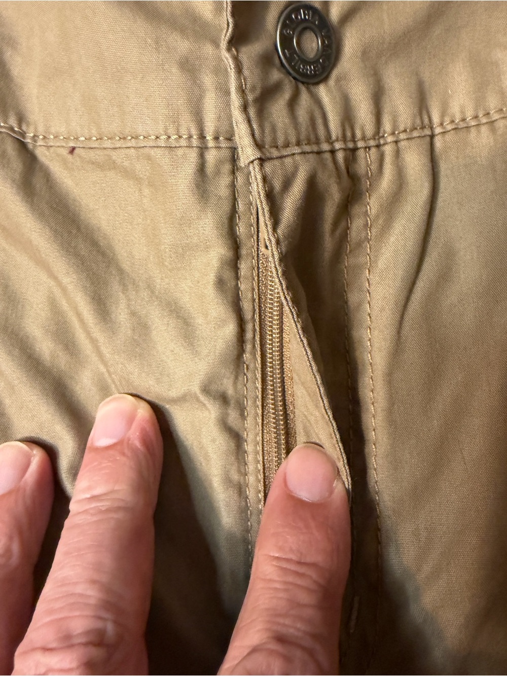 NWT Women's Gloria Vanderbilt Cargo Capri Pants in Khaki Size 16/19" Inseam - Picture 5 of 11